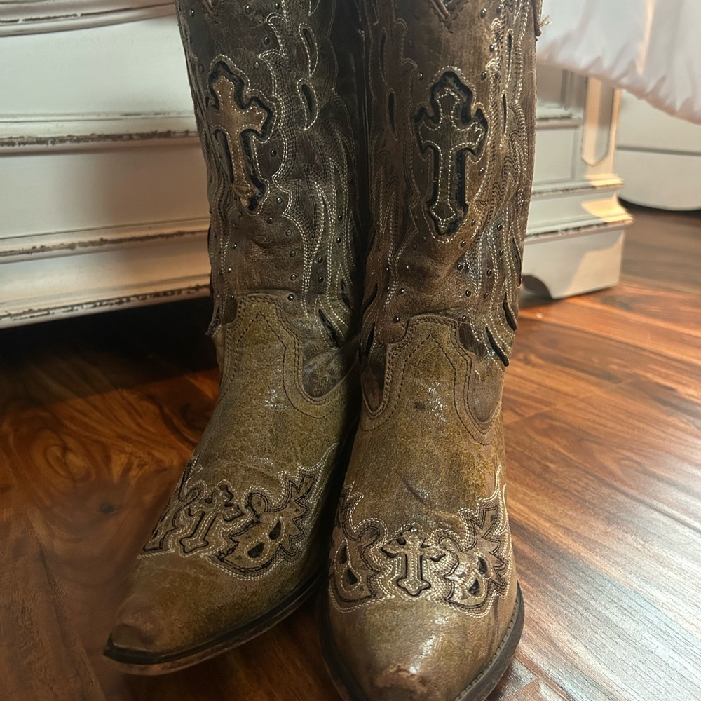 Laredo Brown Heeled Boots with Intricate Design